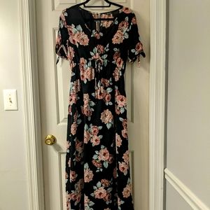 Maxi dress super flowy&floral (used for maternity shoot)